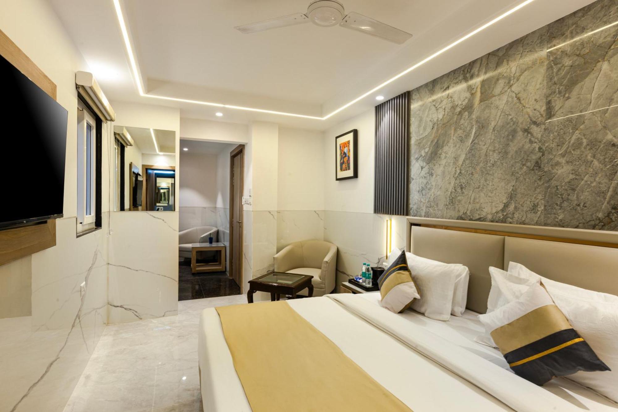 The Orion Era - Delhi Airport Hotel